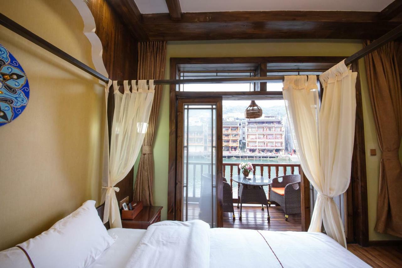 Flower Time Inn Fenghuang Buitenkant foto