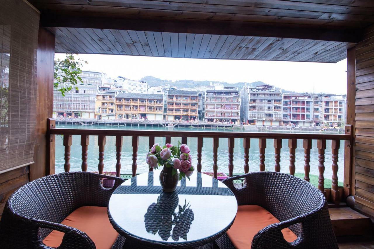 Flower Time Inn Fenghuang Buitenkant foto