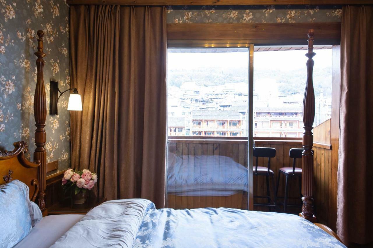 Flower Time Inn Fenghuang Buitenkant foto