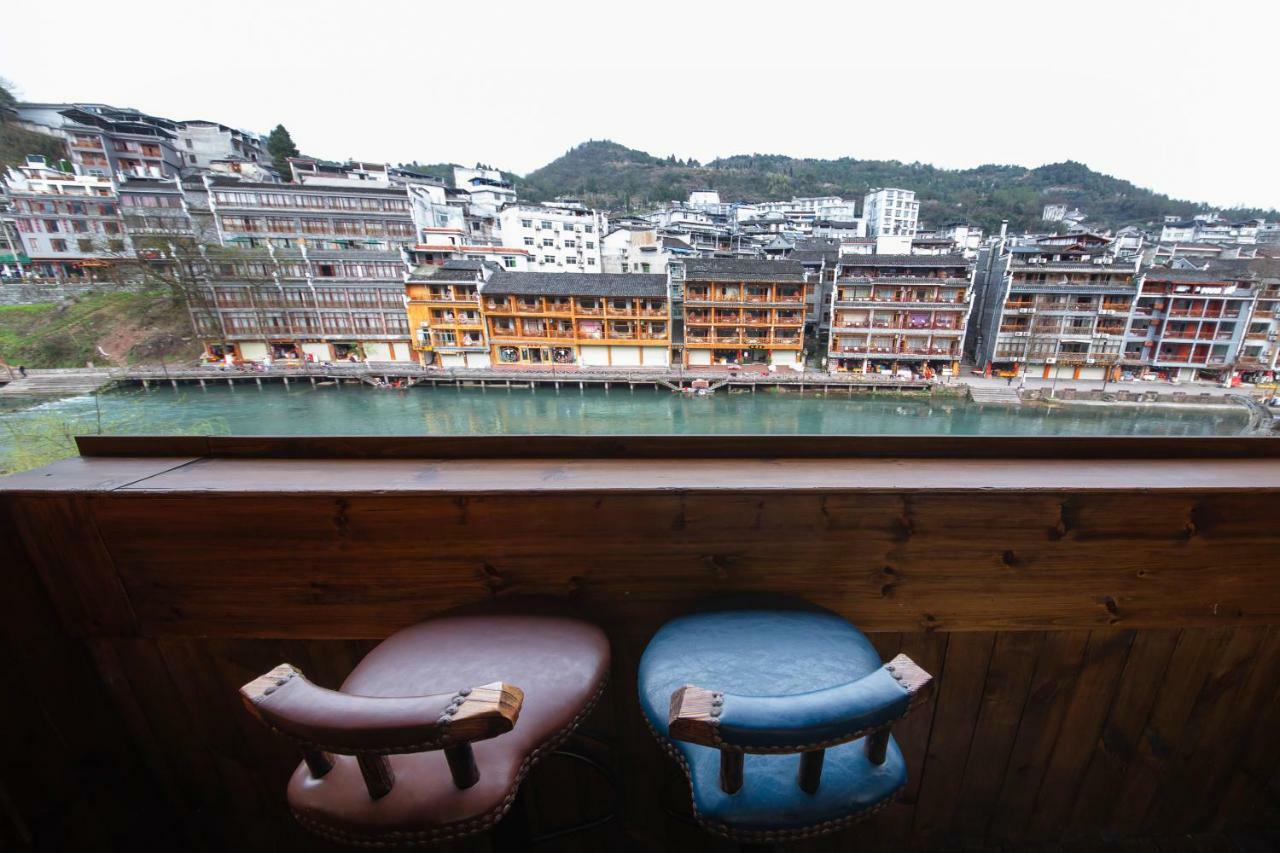 Flower Time Inn Fenghuang Buitenkant foto