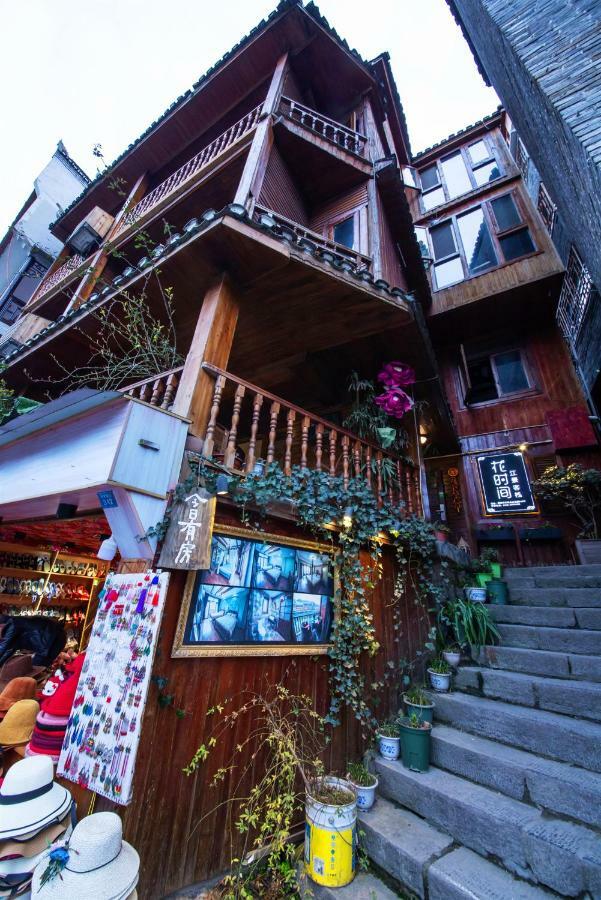 Flower Time Inn Fenghuang Buitenkant foto