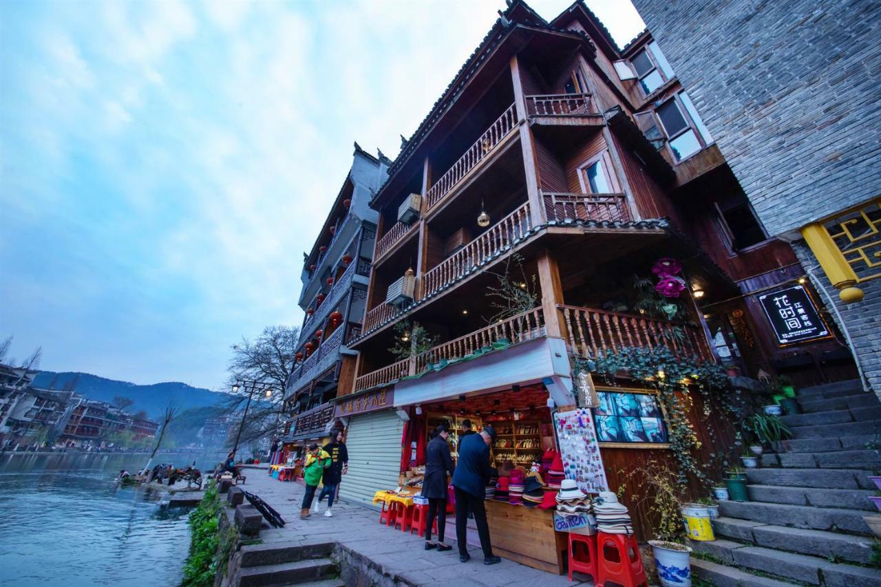 Flower Time Inn Fenghuang Buitenkant foto