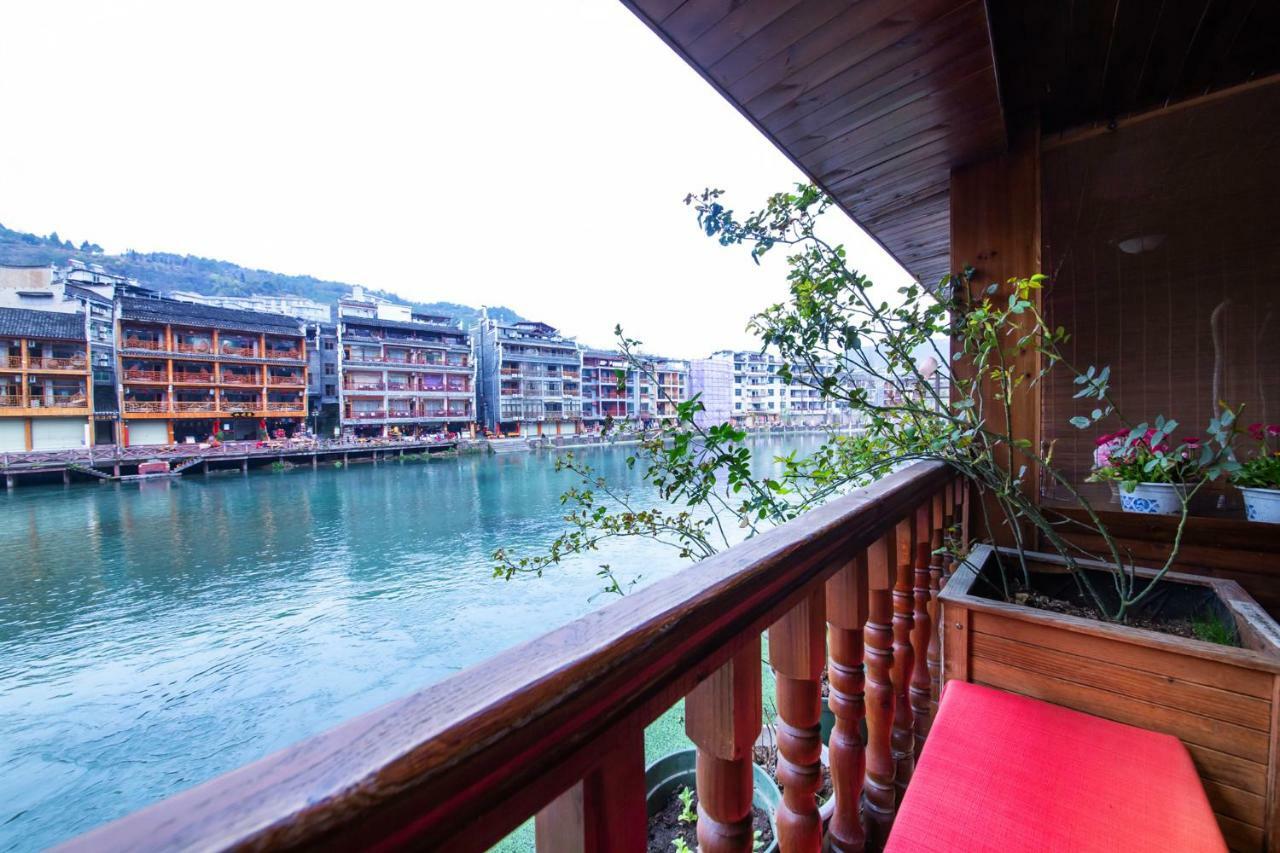 Flower Time Inn Fenghuang Buitenkant foto